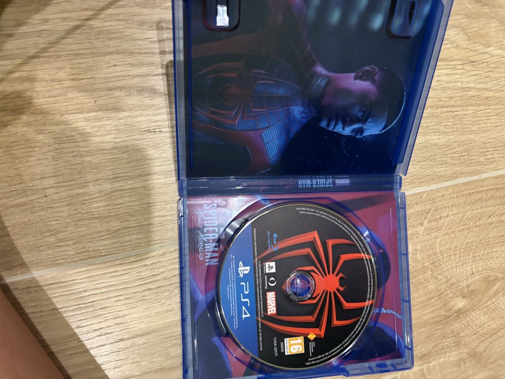 Продавам SPIDER-MAN MILES MORALES PS4 става и за PS5
