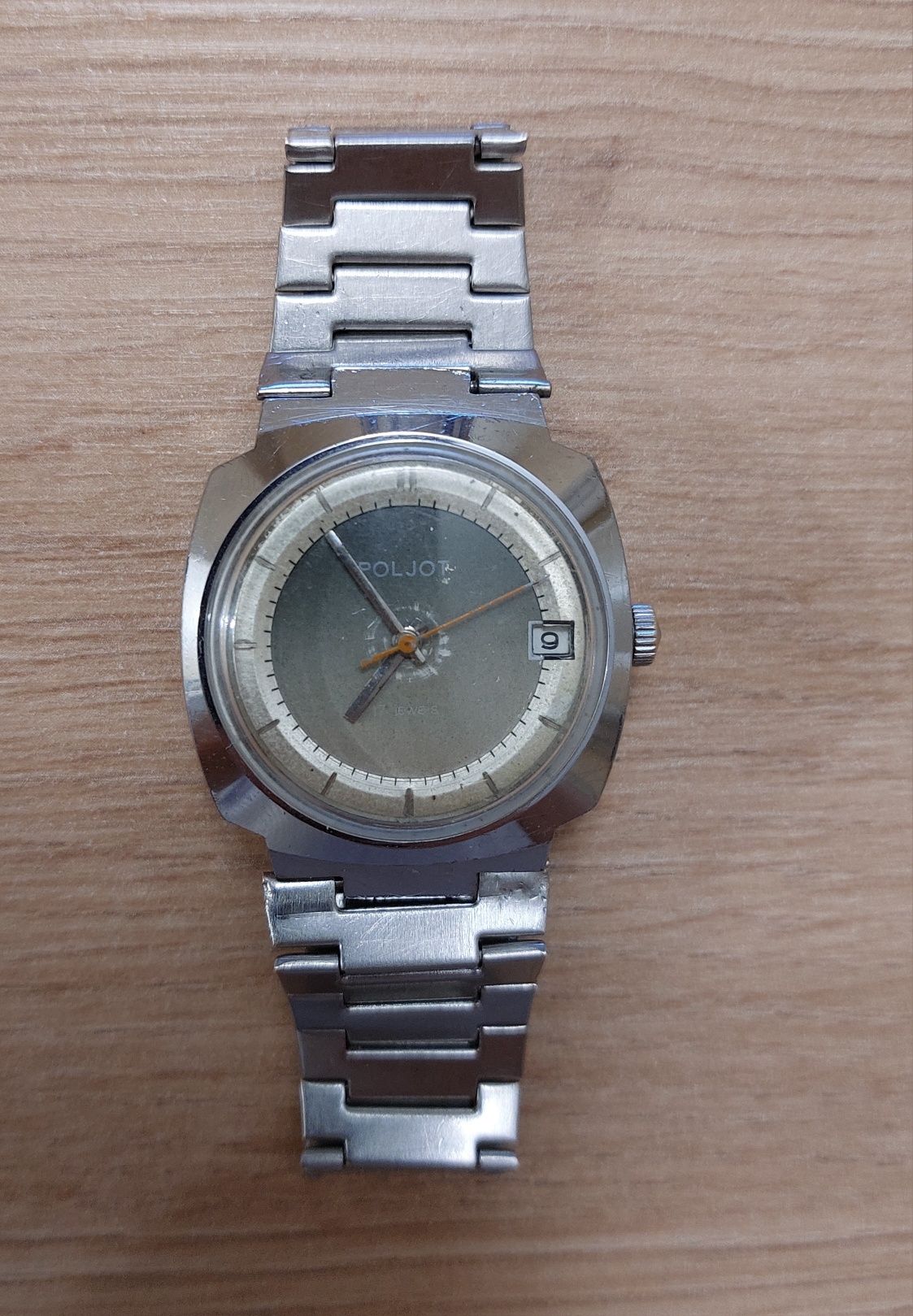 Ръчни часовници POLJOT и SEIKO.
