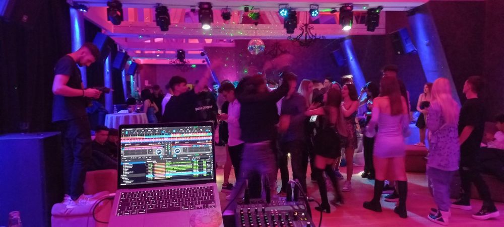 DJ/ Petreceri firma/ Nunti/ Botezuri/ Majorate etc.