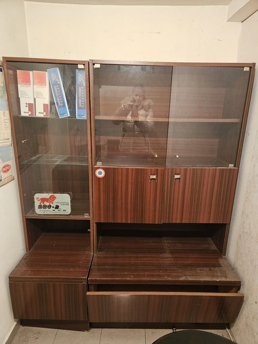 Подарявам шкаф за документи