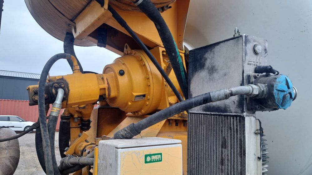 Autobetoniera Iveco Astra HD8 84.48