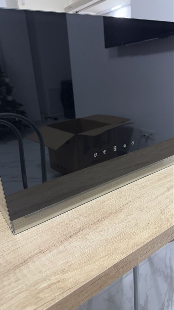 Hota de lux din sticla securizata pentru bucatarie