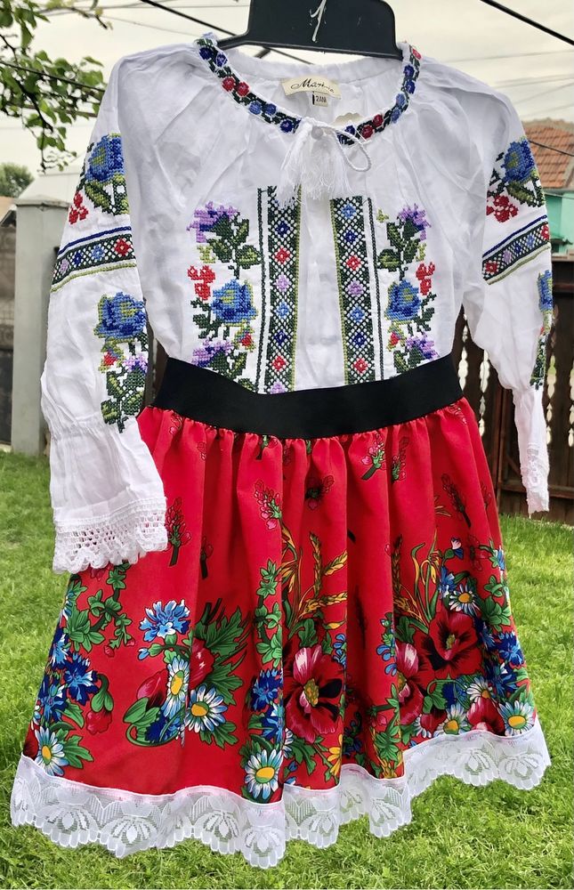 Costum traditional fetițe