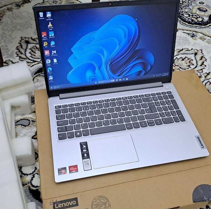 Noutbuk sotiladi Lenovo yangi