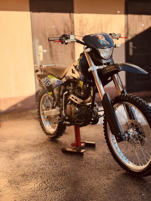 Мотоцик эндуро 06