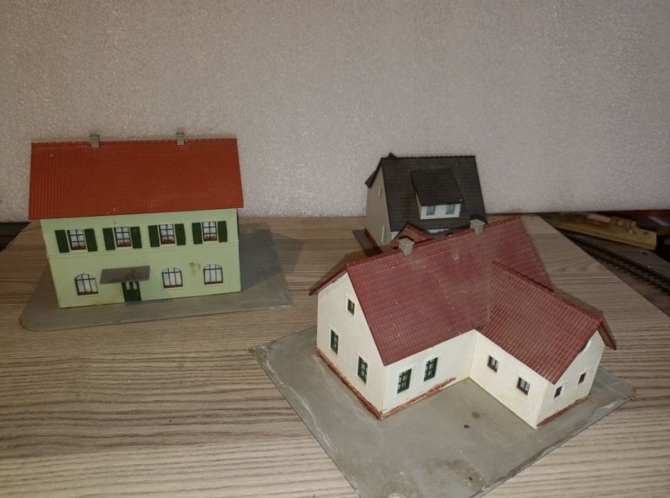 Set 3 clădiri piko

Clădiri scara 1:87, potrivite pentru diorame trenu