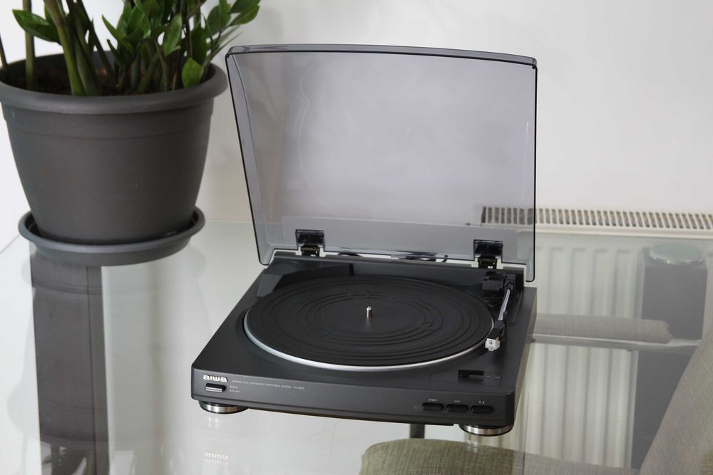 Aiwa PX-E855 cu preamplificator incorporat, curea si ac noi.