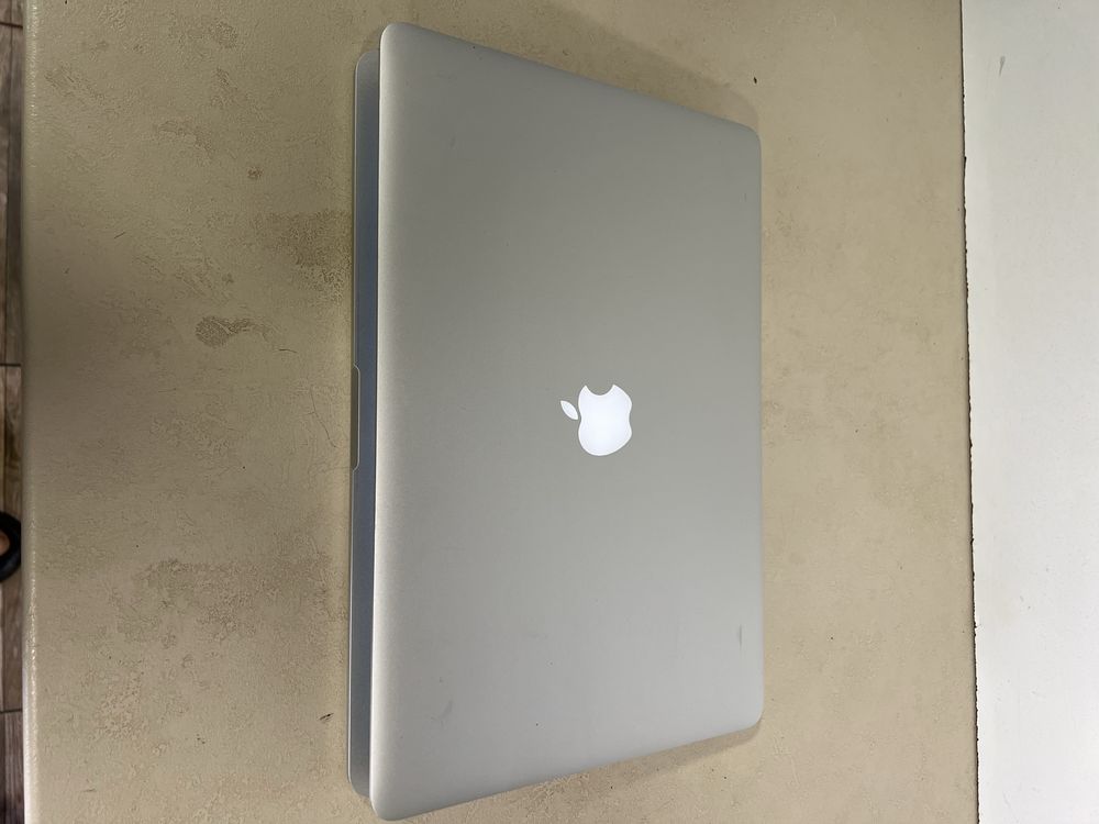 Apple Macbook pro 15" 2015 core i7 16GB 256SSD