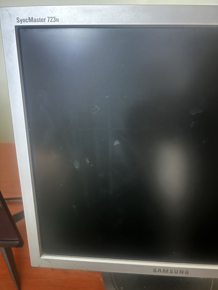Samsung SyncMaster 723N monitor sotiladi