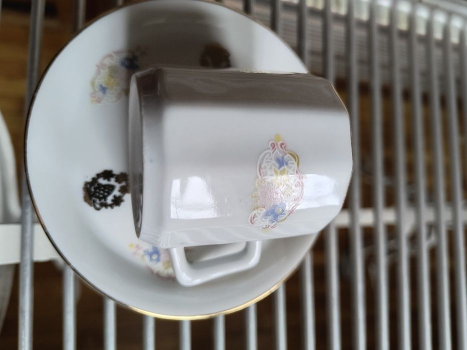 Vand un set din portelan. Pentru cafea. 12 piese.