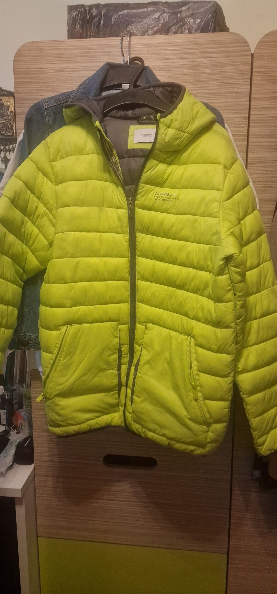 Яке Adidas и Reserved