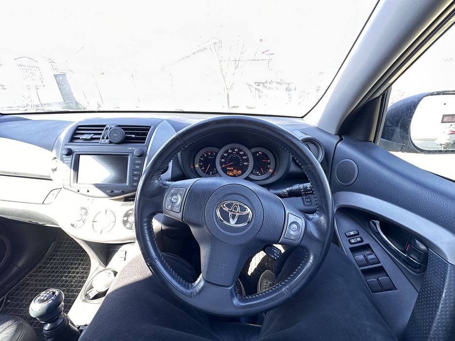 Toyota rav4 2008 2.2 diesel T180
