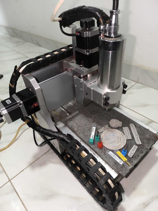 продам настольный чпу фрезерный станок 800вт