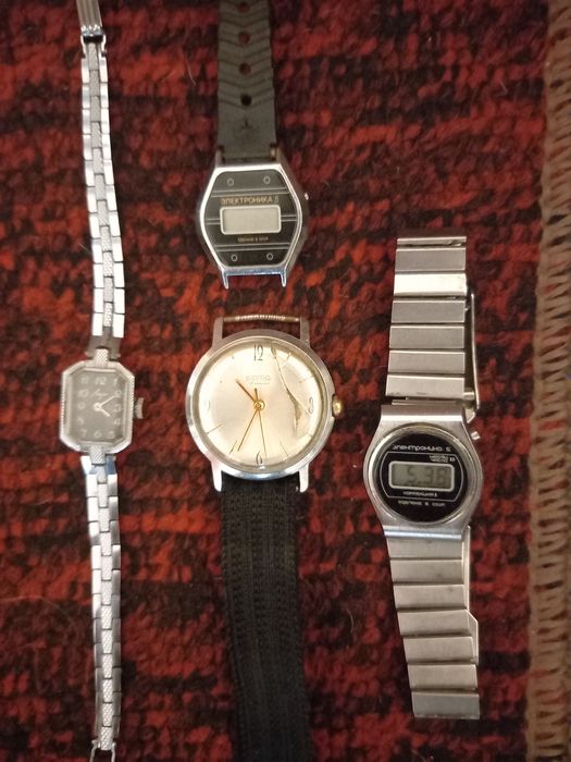 Часы советские механические и электронные