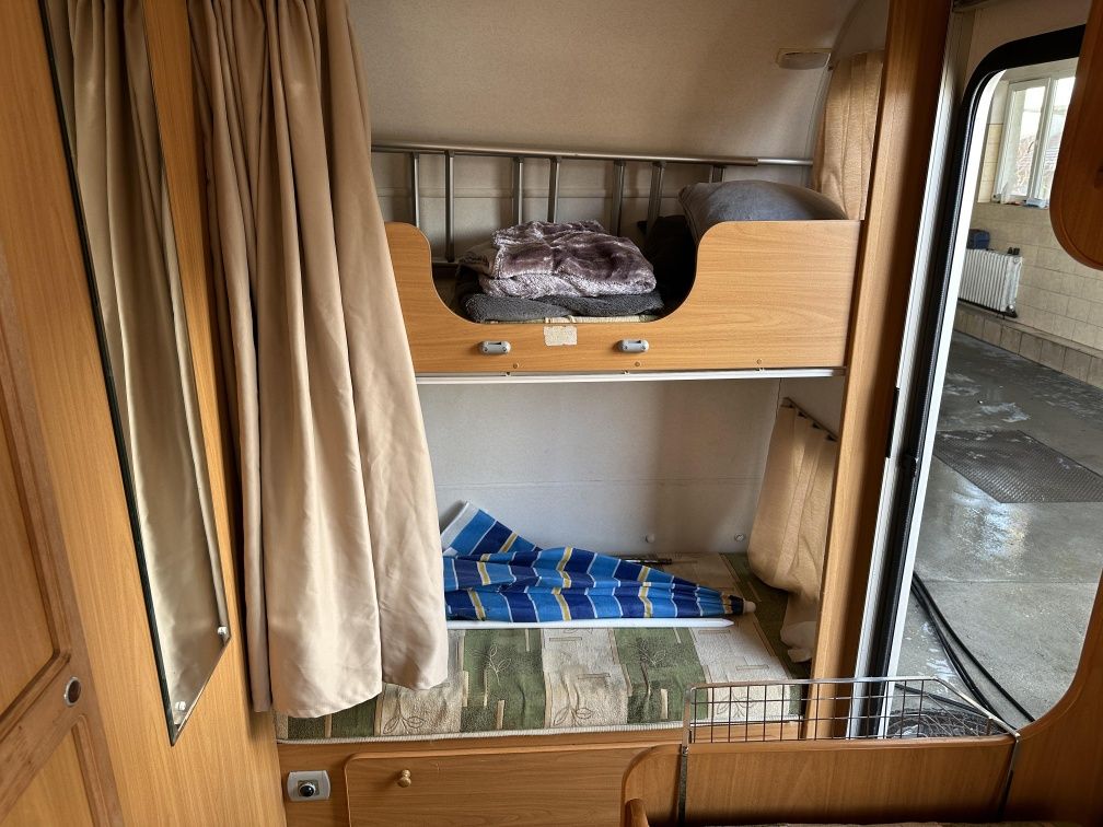 Продавам каравана Авондал Дарт 5.56м.