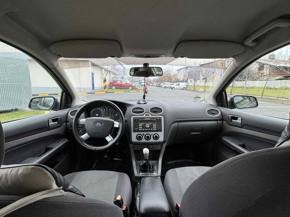 Vand sau schimb ford focus an 2007 motor 1.8 benzina economic