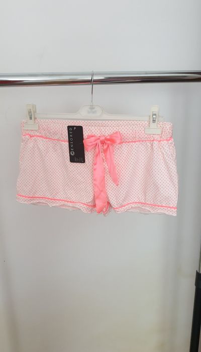 Pantaloni scurți damă – noi cu etichetă
