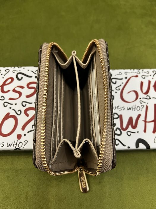 Portofel dama Guess culore superba