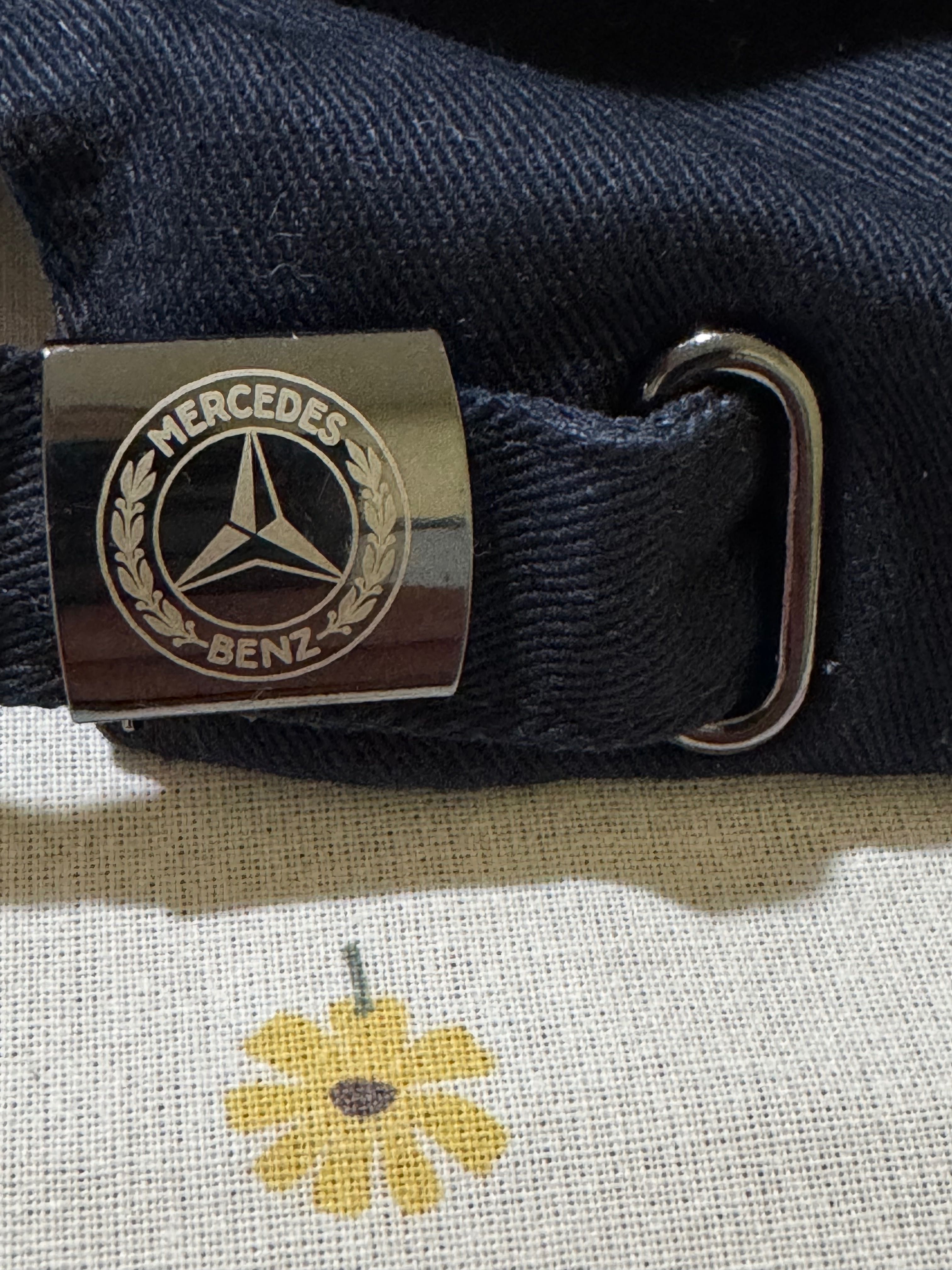 Шапка с козирка Mercedes Benz.