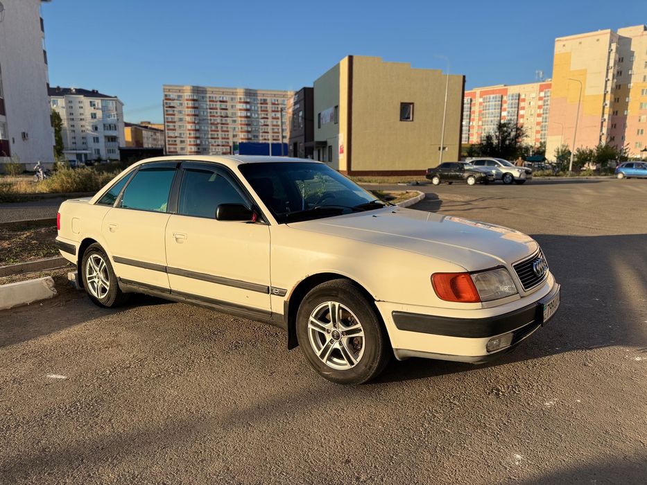 Ауди 100 с 4 1992 года газ бензин автозапуск люк титанка торг имеется
