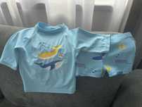 Costum baie C&A marimea 80 + sepci