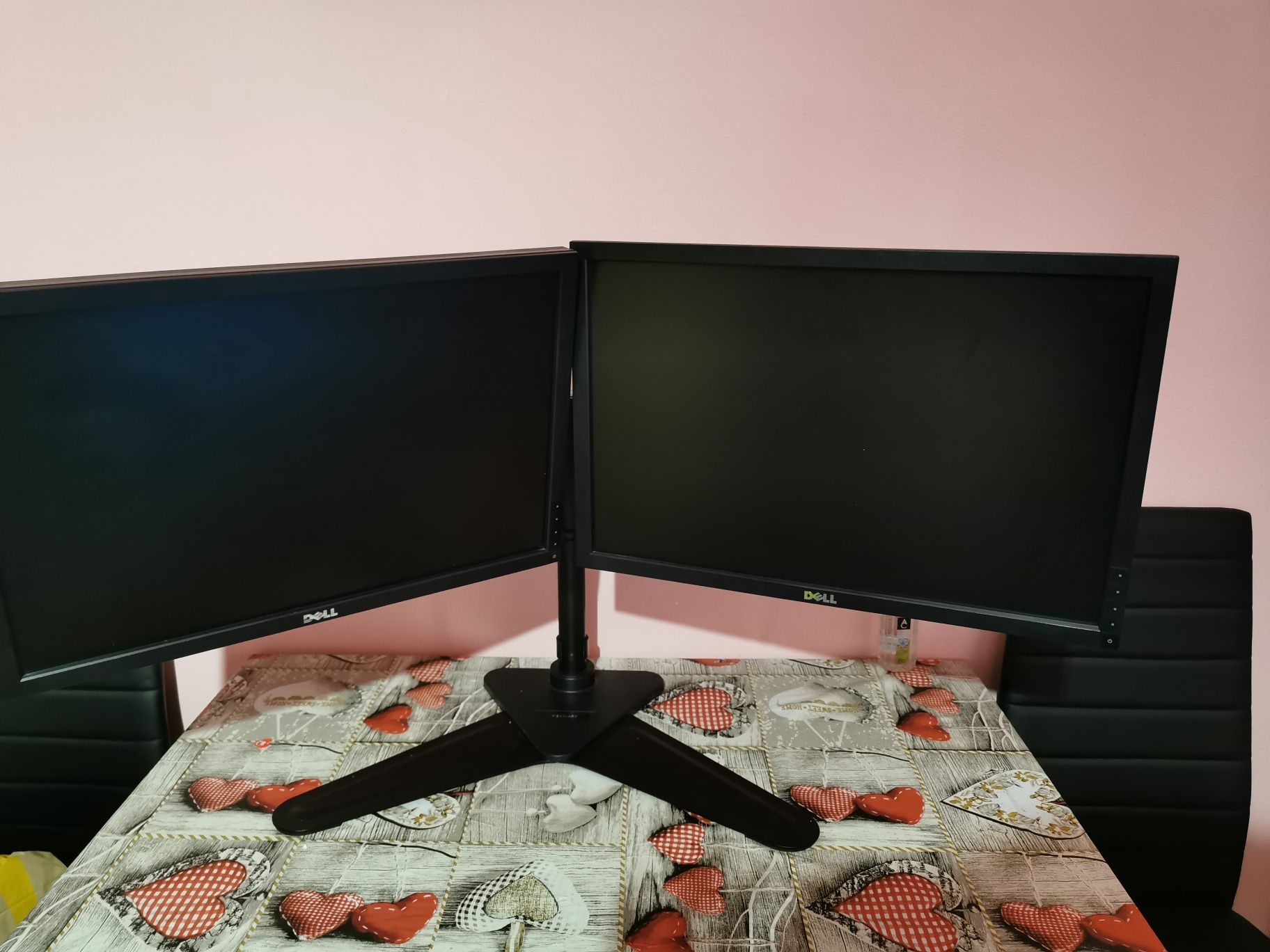 Monitoare Dell 55 cm diagonala, cu suport