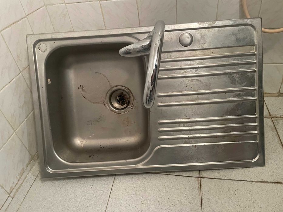 Мивка със смесител и сифон от неръждаема стомана