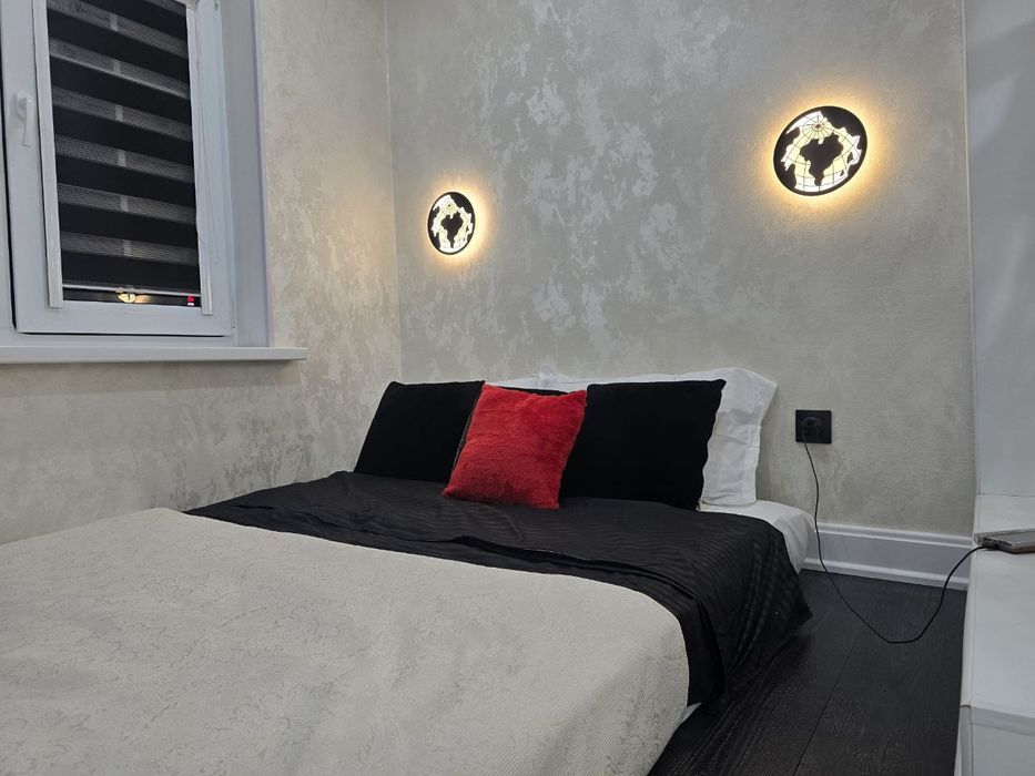 Посуточная квартира для семьи  Loft Black and white & red