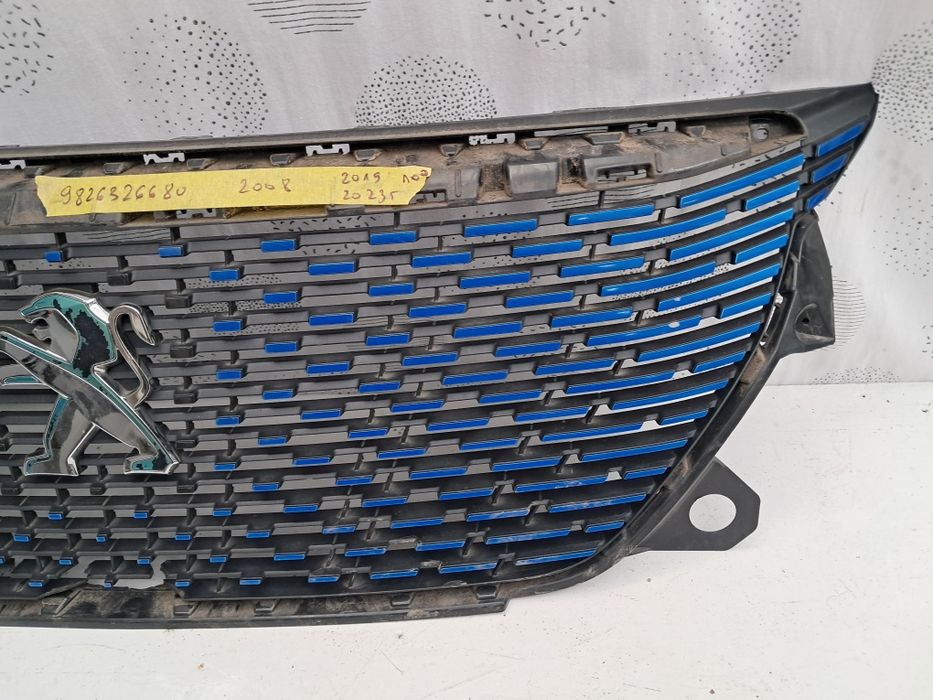 Грил решетка Peugeot 2008