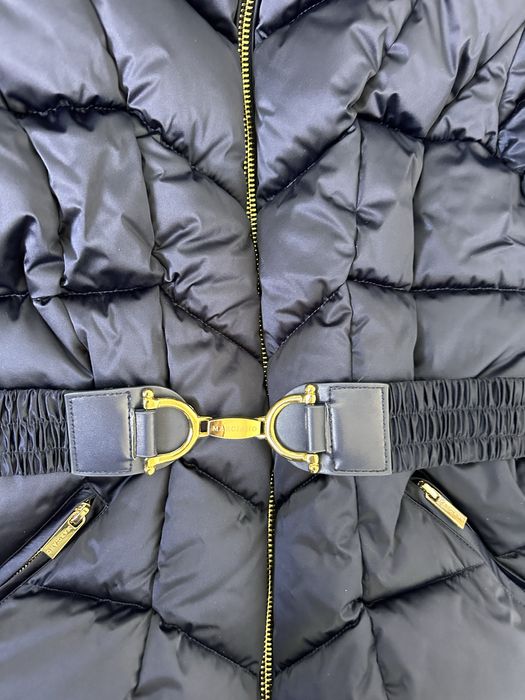 Продавам дамско яке Marciano by Guess