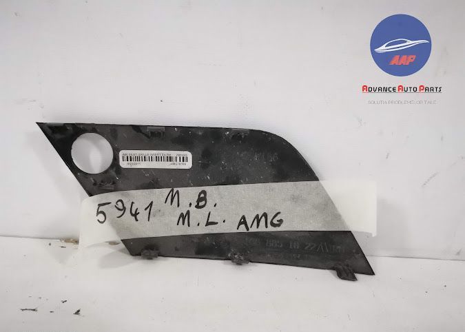 Оригинален Горен Десен Орнамент за Долна Решетка Mercedes-Benz М-Клас