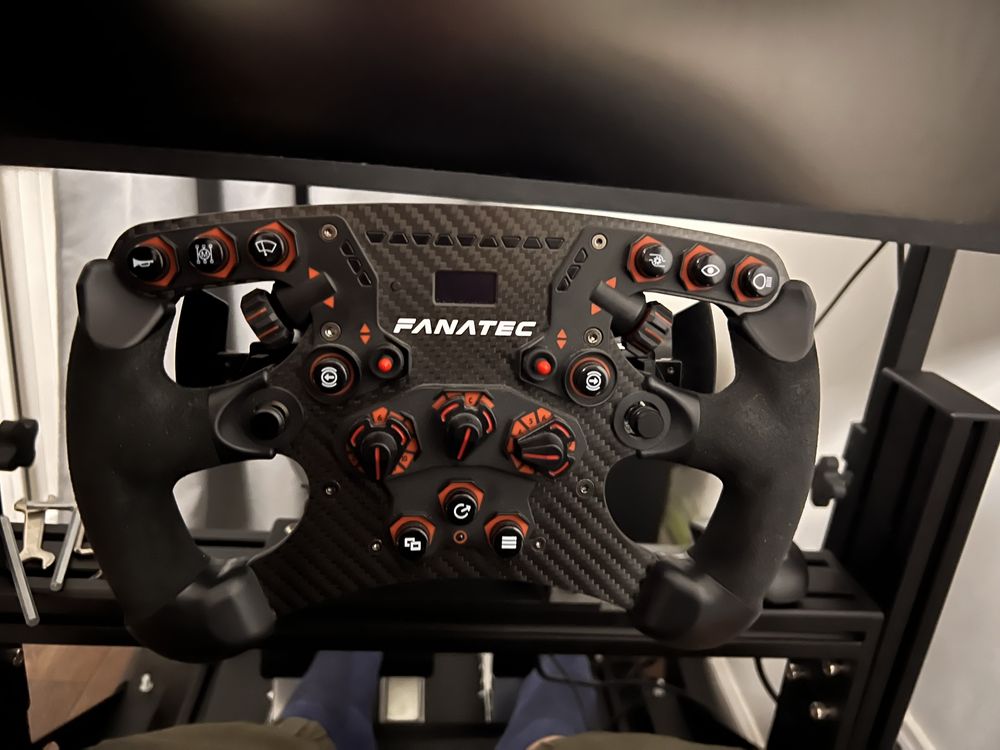 Продам кокпит, рули и базу fanatec