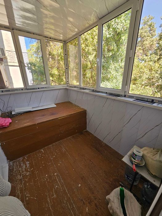 Buxoroda kvartira sotiladi 2 xonali 54m² 2-qavat.