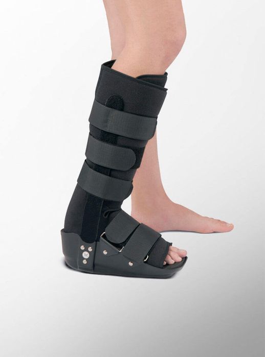 ПОДАРЯВАМ Две Патерици и Ортеза Уолкър