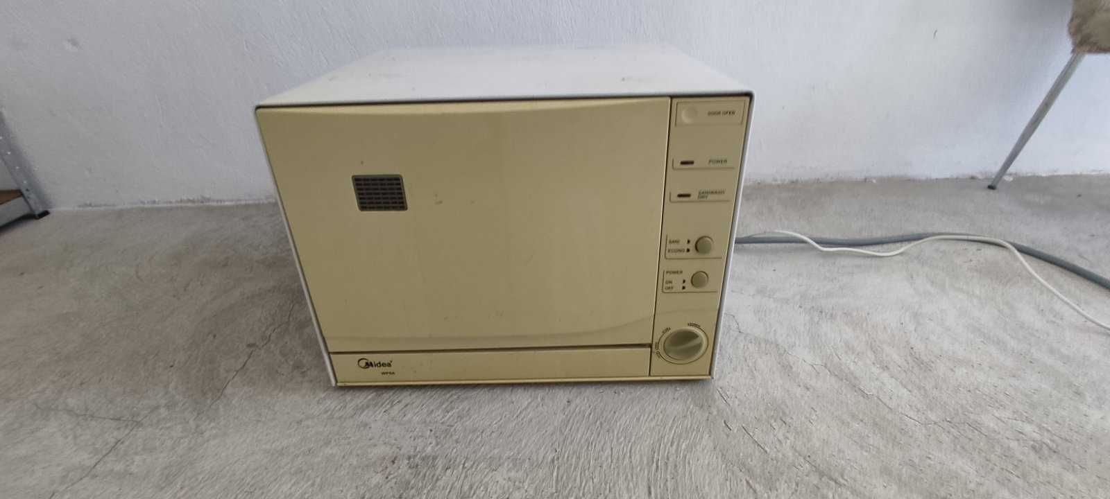 Продавам миялна машина Midea