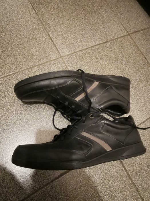 Продавам качествени обувки