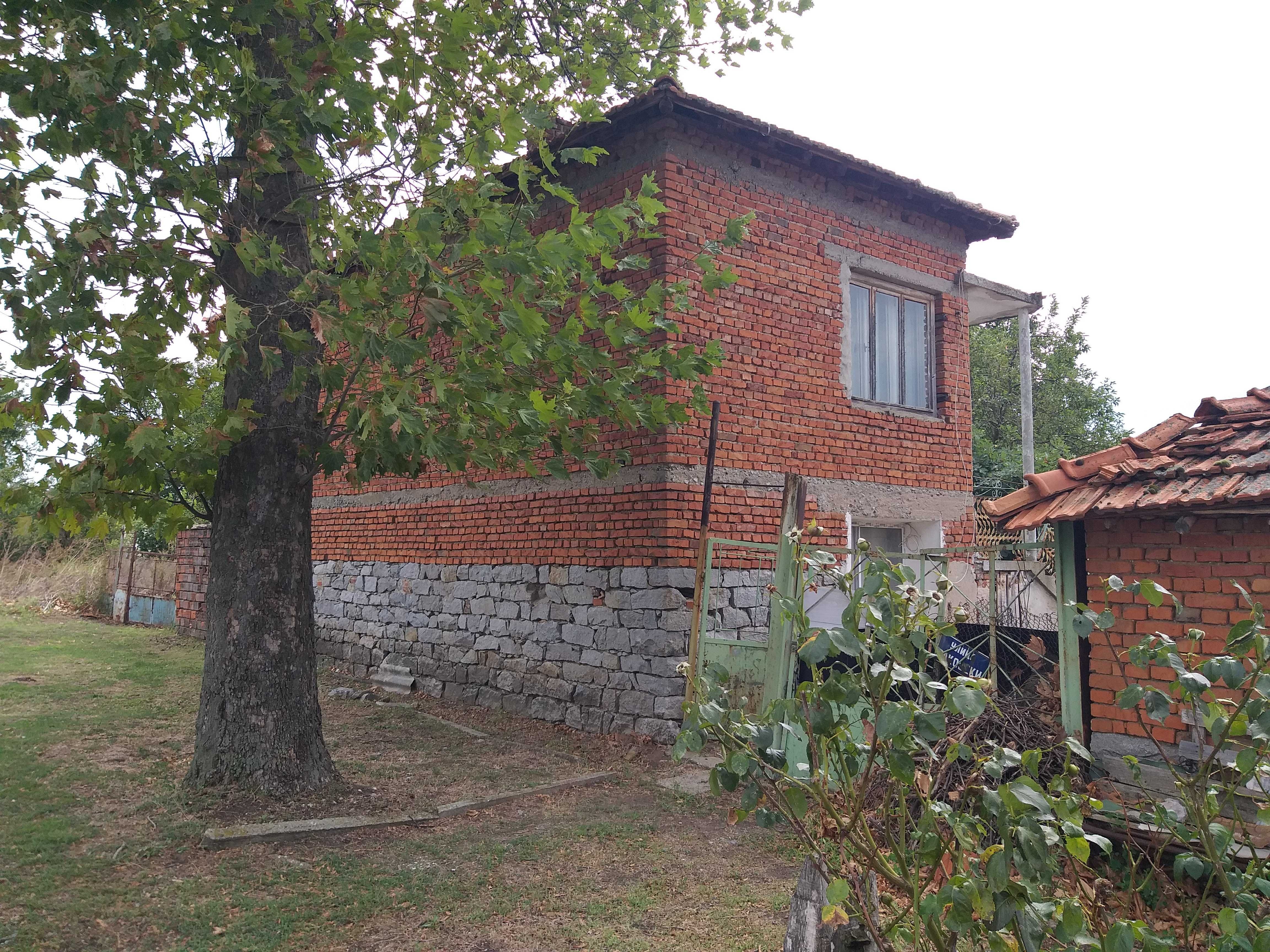 Продаваме къща в село Синапово