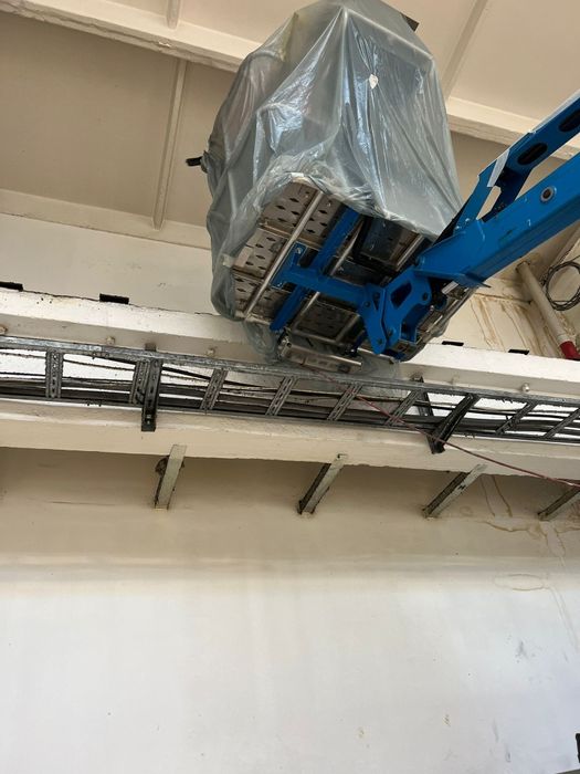 Vopsitor industrial / Vopsire acoperișuri blocuri & case / Zugrăveli