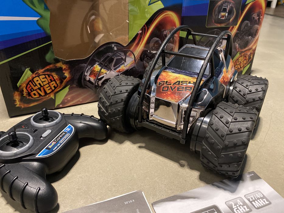 Ravel Flash over RC Car