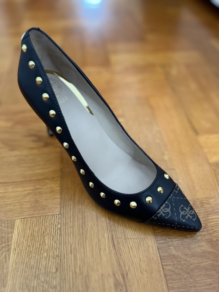 Pantofi stiletto Guess marime 38 noi