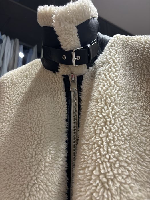 Зара Яке и Тренчкот