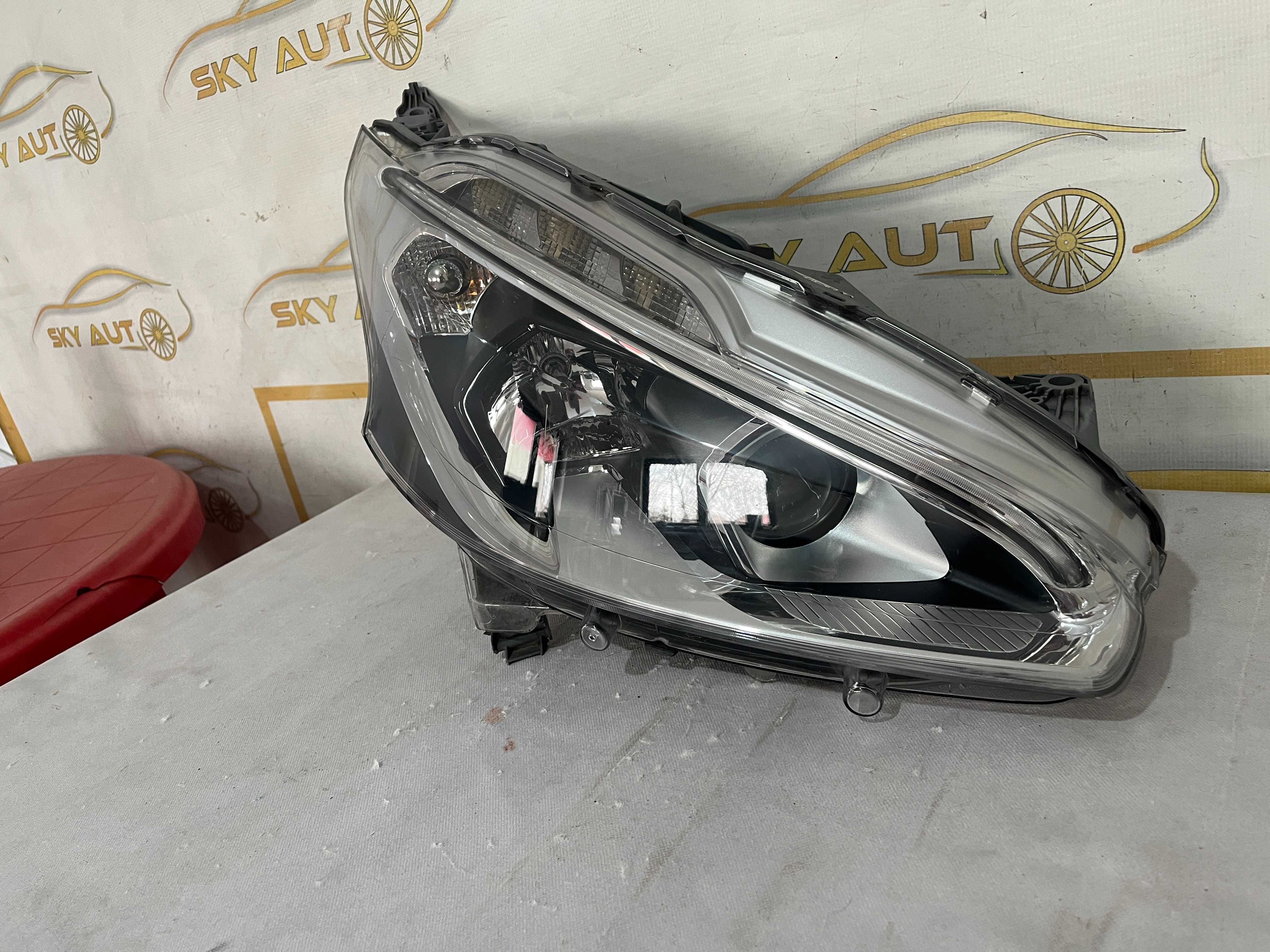 Far dreapta halogen led Peugeot 208 facelift dupa 2015 cod 9810805880