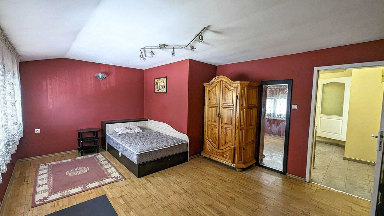 Дава се под наем Етаж от къща в Търговище, Център - 172 кв.м за 438.6 € - Снимка #7