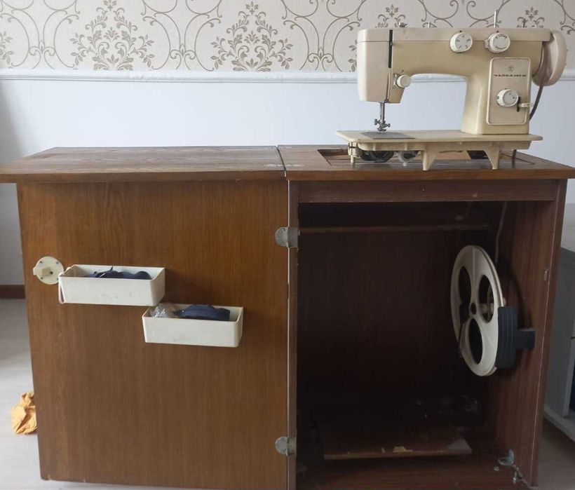 Швейная машинка Чайка