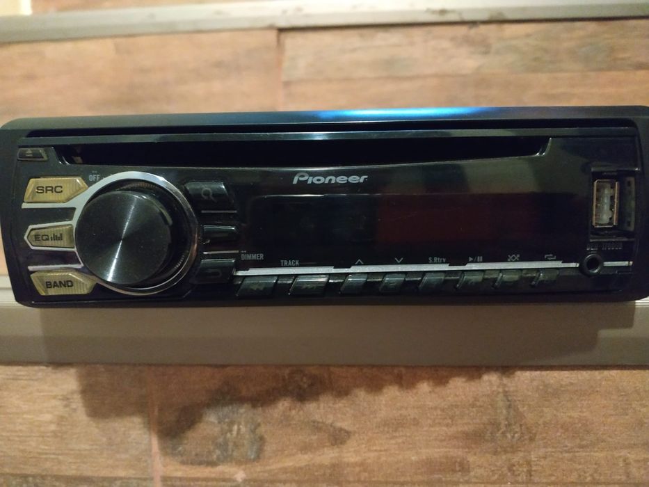 Doua radio cd auto pioneer și jvc 4x50w
