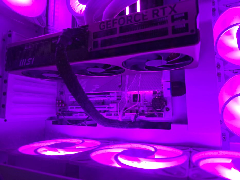 PC Workstation/Gaming Complet - Ryzen 9950x, RTX 5080, Racire Arctic