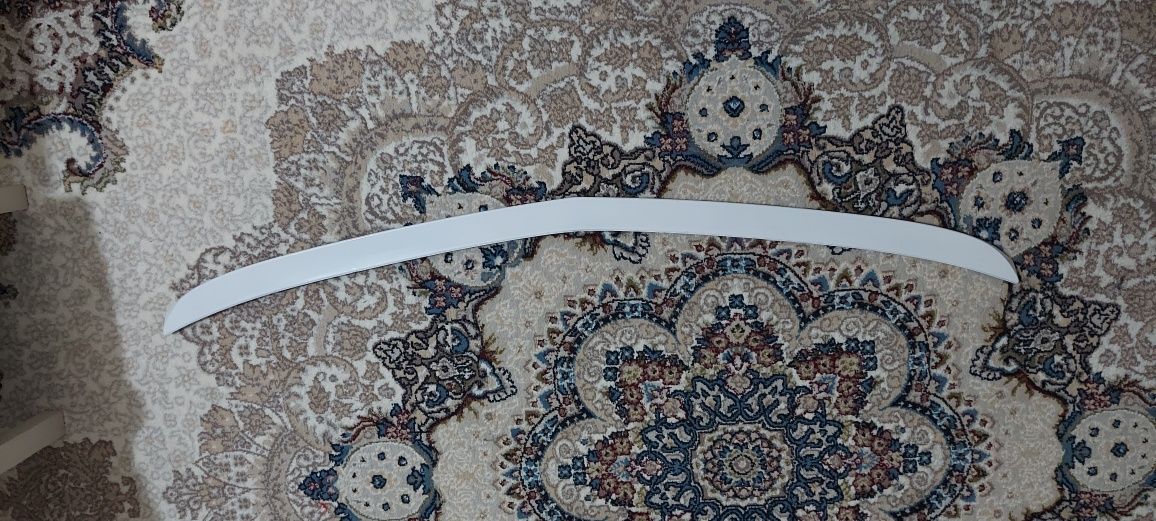 Продам спойлер на заднюю крышку багажника а/м кобальт