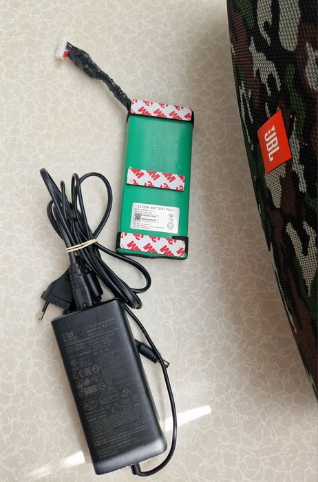 Jbl boombox înlocuită placa de baza cu amplificator