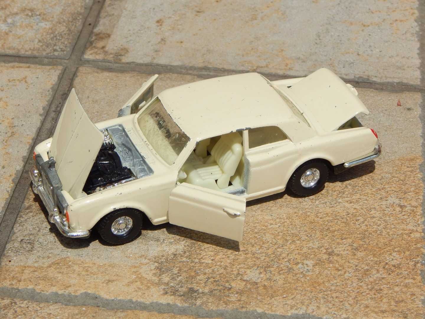 Macheta veche Rolls-Royce Corniche sc 1:35 Corgi 14 cm uzata