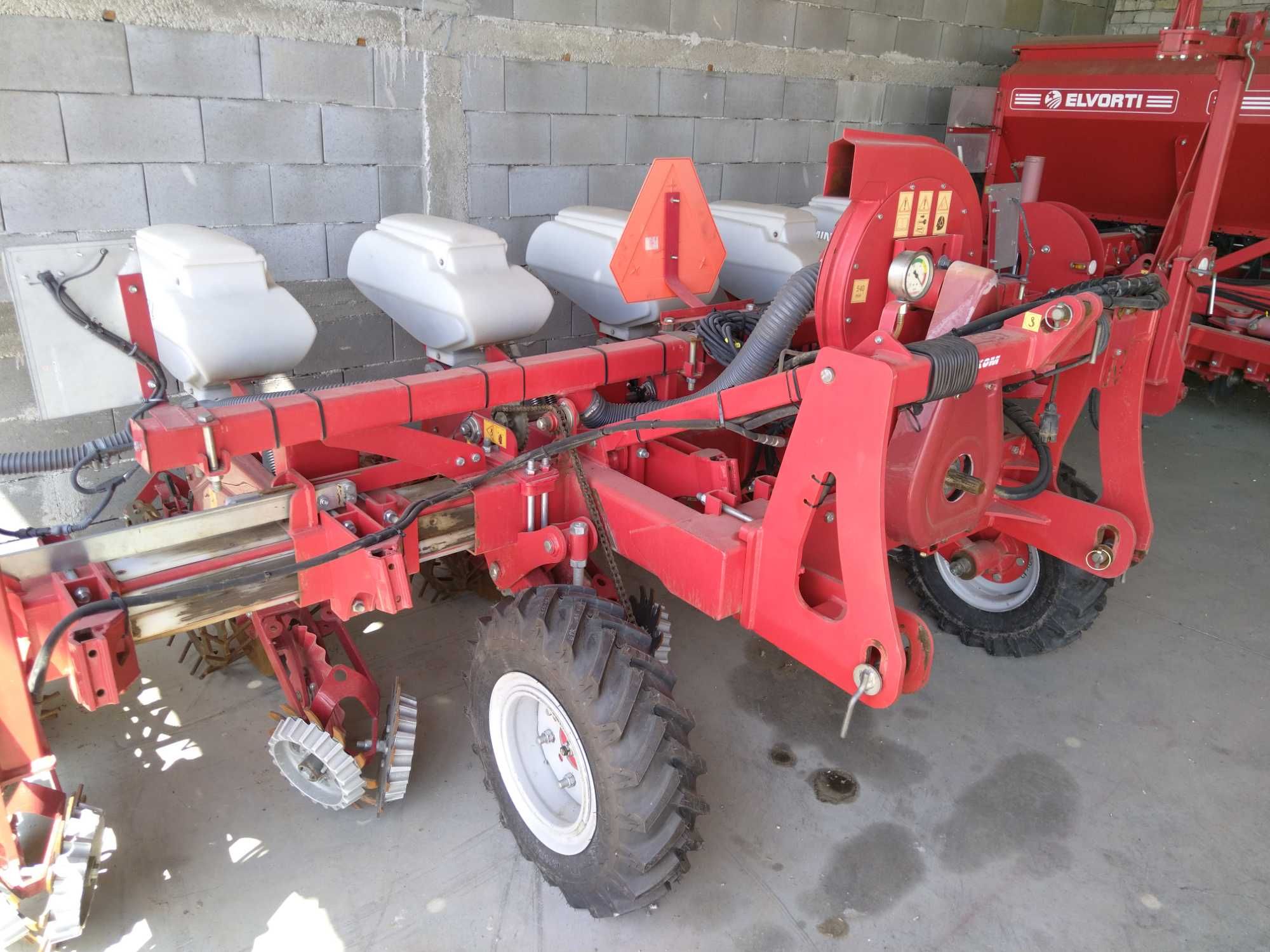 No-Till и конвенционална сеялка Elvorti Vega 6  с телескопична рама